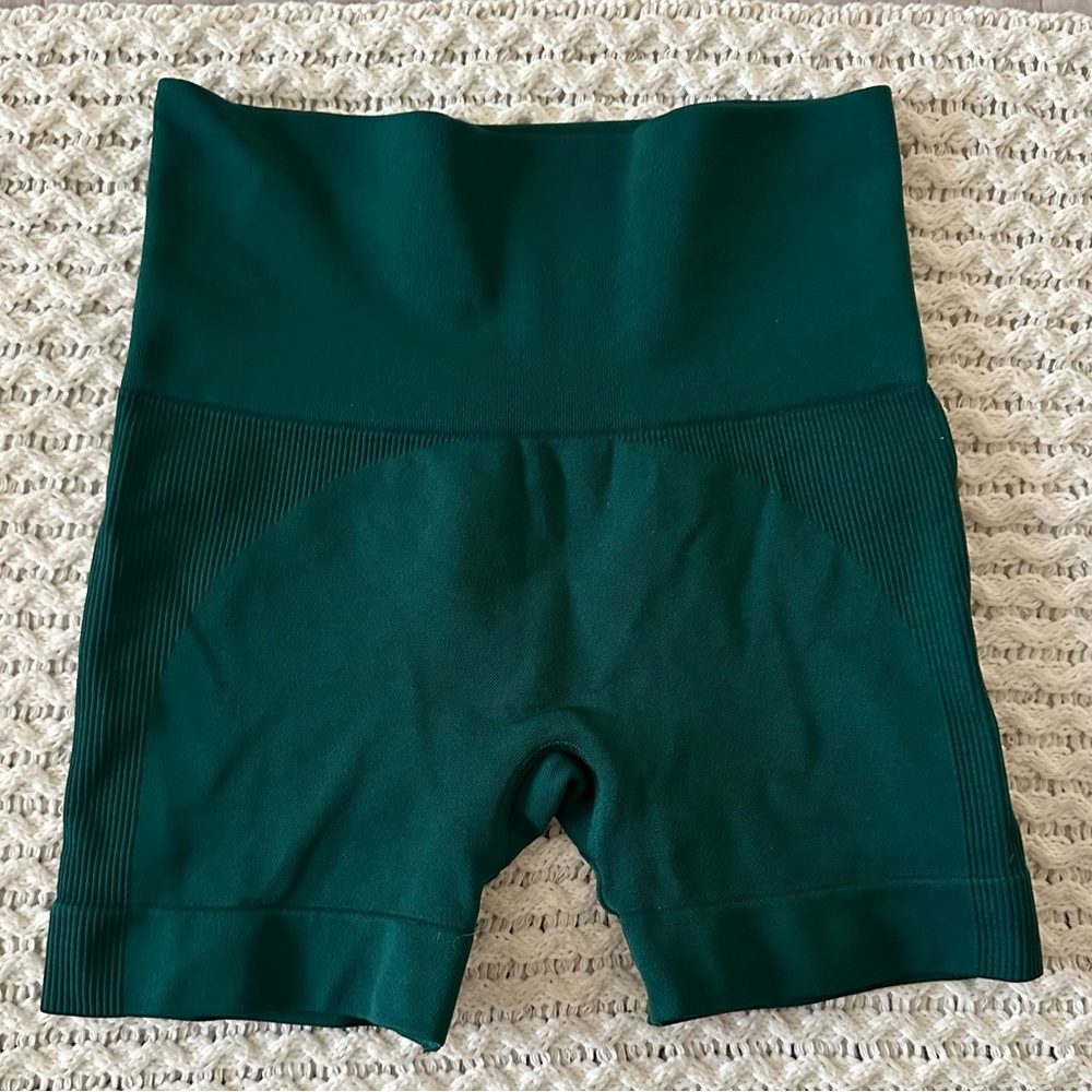 DO NOT BUY. ITEM SOLDSet active Biker shorts